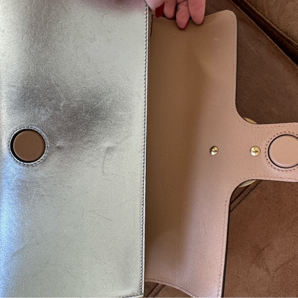 Gucci silver evening clutch. Leather with Pearl accent gold hardware - Picture 5 of 11